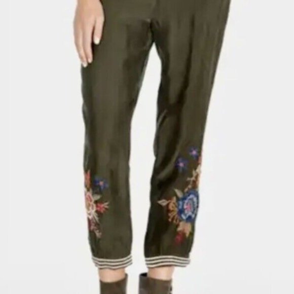 Johnny Was Khaki Green Jogger Pants Cropped Ankle Floral Embroidery Sz Medium - Picture 2 of 7